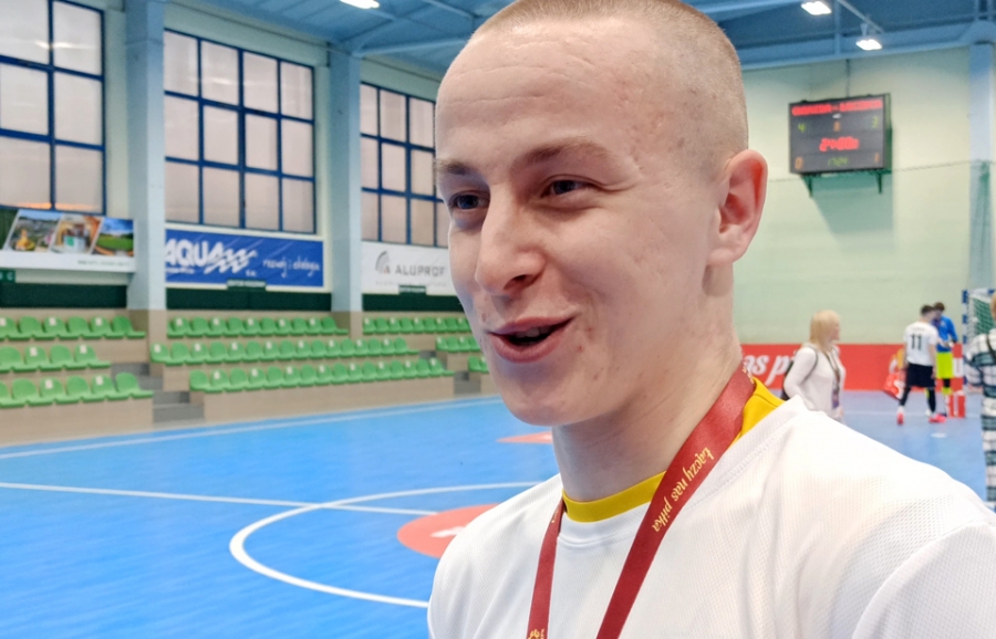 21-letni trener mistrzów Polski w kategorii U19 Wiktor Grzywaczewski czyli „skazany na futsal”