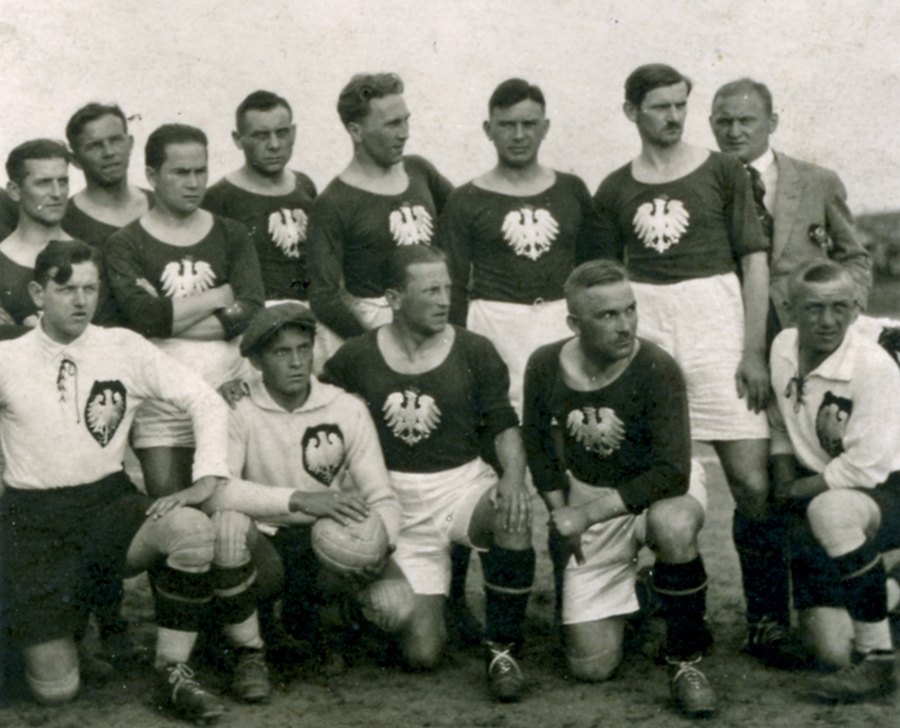 Z kart Historii 100-lecia Śląskiego Związku Piłki Nożnej - Raz na sto lat