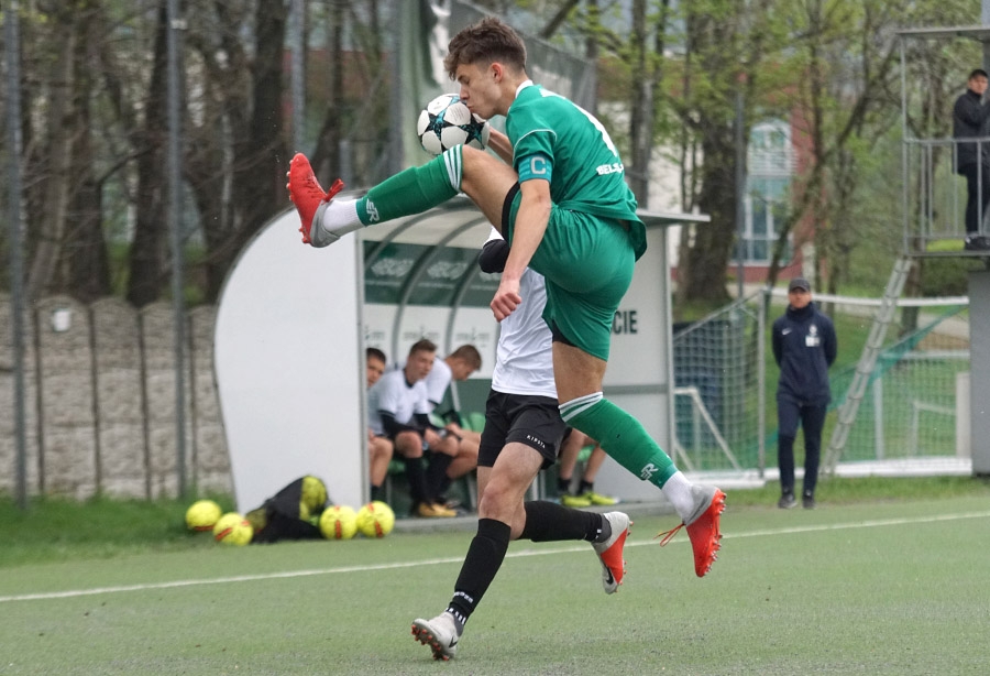 Ostre strzelanie w I Lidze Wojewódzkiej B1 Junior Młodszy &quot;InterHall&quot; z hat-trickiem Szymona Wróblewskiego