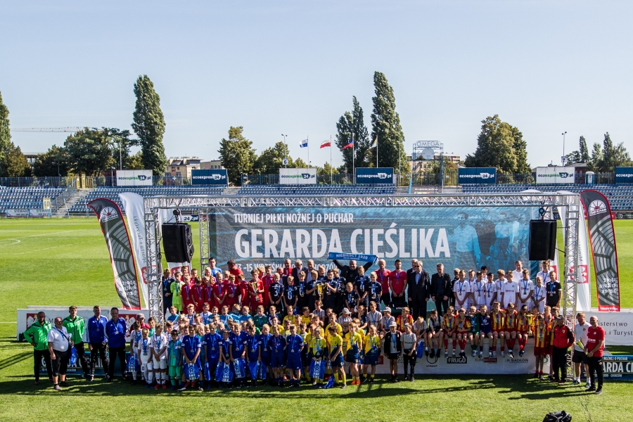 Pogoń Szczecin z głównym trofeum Turnieju o Puchar Gerarda Cieślika