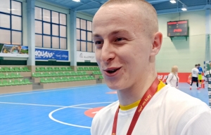 21-letni trener mistrzów Polski w kategorii U19 Wiktor Grzywaczewski czyli „skazany na futsal”