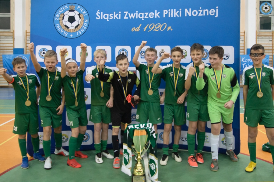 12-latkowie Rekordu z Pucharem Prezesa Śląskiego Związku Piłki Nożnej