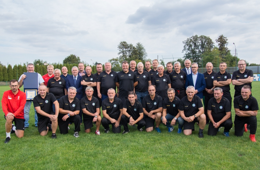 PIERWSZY W POLSCE KURS UEFA B WYRÓWNAWCZY 50+ DOBIEGŁ KOŃCA