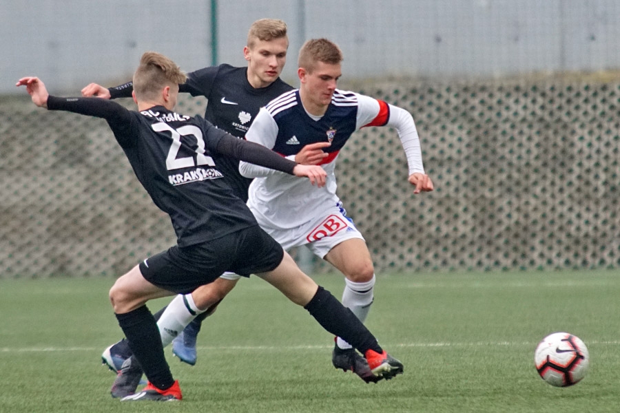 Mecz I LIGI WOJEWÓDZKIEJ B1 JUNIOR MŁODSZY &quot;INTERHALL&quot; Rozwój Katowice - Górnik Zabrze 2:2 w obiektywie naszej kamery