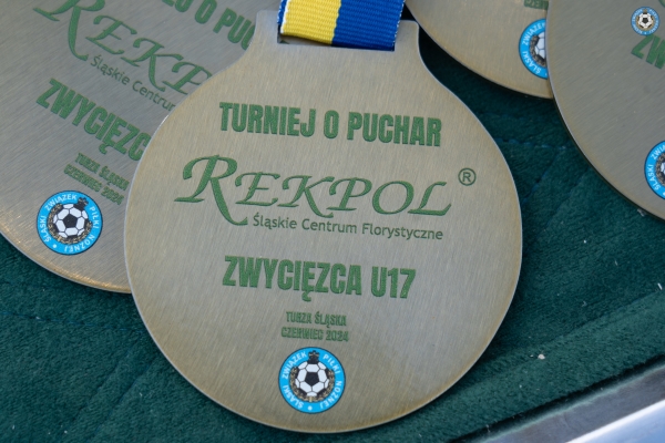 17-latkowie Rekordu z Pucharem Śląskiego Centrum Florystycznego Rekpol