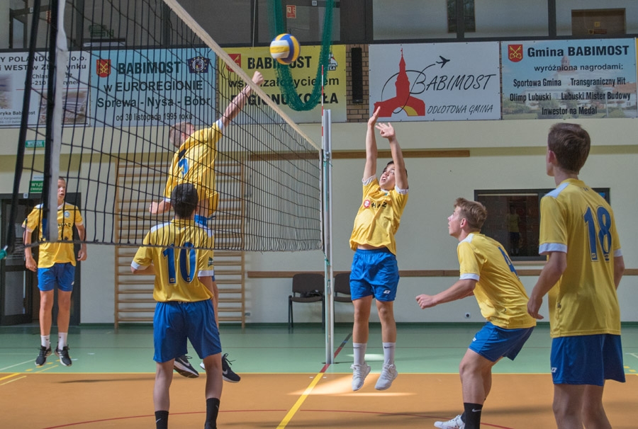 Trenerzy reprezentacji Śląskiego ZPN U14 w upalne lato stosują &quot;zimny wychów&quot;