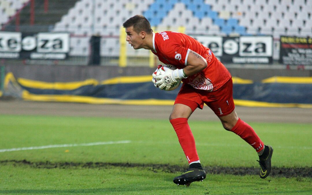 Kacper Rosa obronił dwa karne i szybko leczy kontuzję