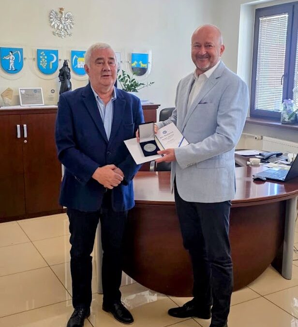 Jan Słoninka otrzymał medal z okazji 105-lecia Śląskiego ZPN