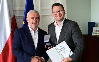 Medal z okazji 105-lecia Śl.ZPN dla Prezydenta Chorzowa Szymona Michałka