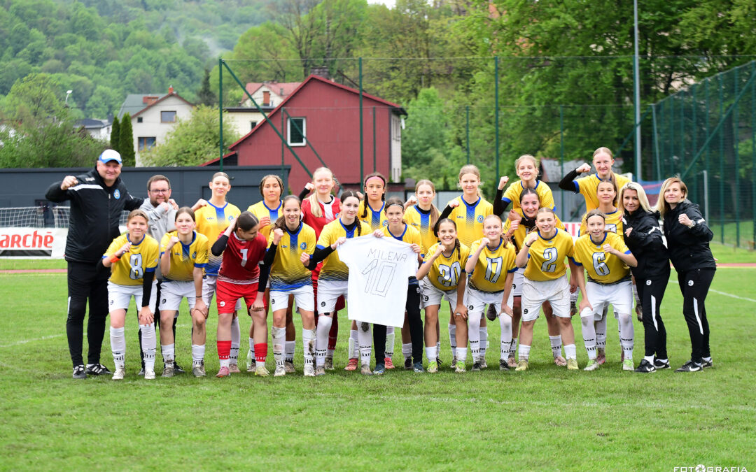 Reprezentacja Śl.ZPN U15 i&nbsp;młodsze dziewcząt cieszy się z&nbsp;awansu na&nbsp;OOM