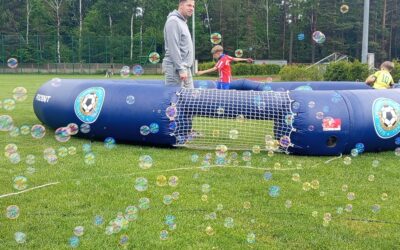 Usmiechnięte dzieci na Akcji Lato w Kaletach