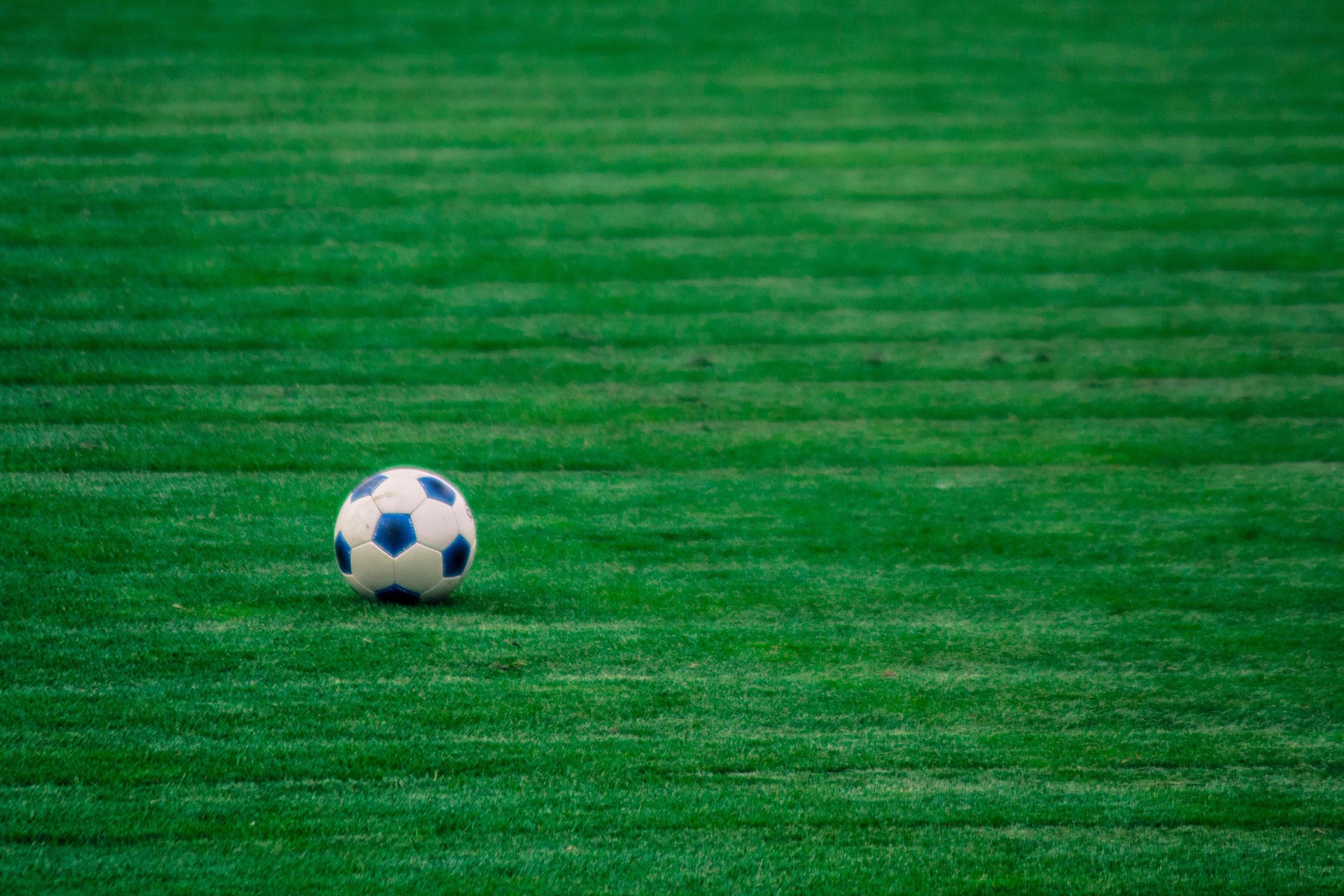 midi12-the-ball-4021499_1920